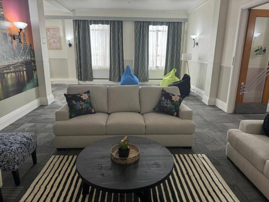 4 Large Bedroom Apartment In The City Hastings Εξωτερικό φωτογραφία