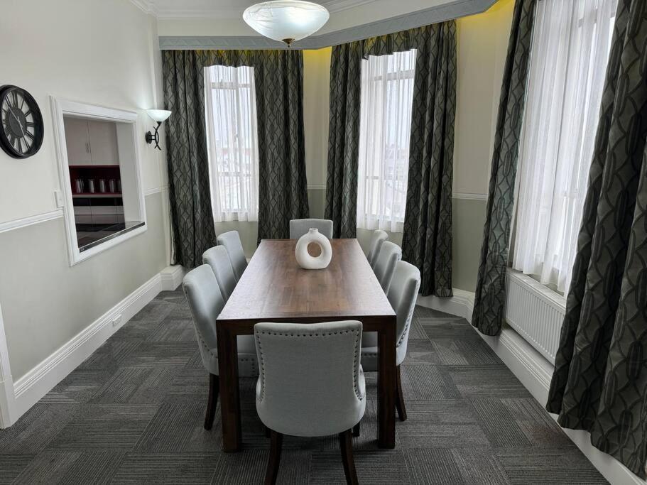 4 Large Bedroom Apartment In The City Hastings Εξωτερικό φωτογραφία